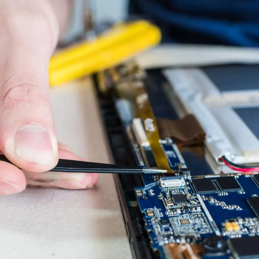 Assitência técnica, troca de peças, cuidados com seus dados. Pfeiffer Informática.